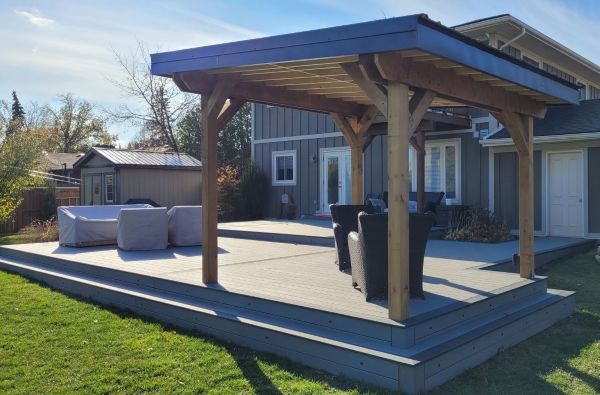 Beautiful Composite deck by Creative Decks Niagara